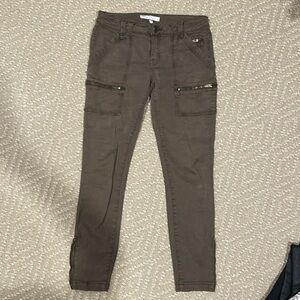 Women’s Joie army green pant size 26. Zippers, Capri length